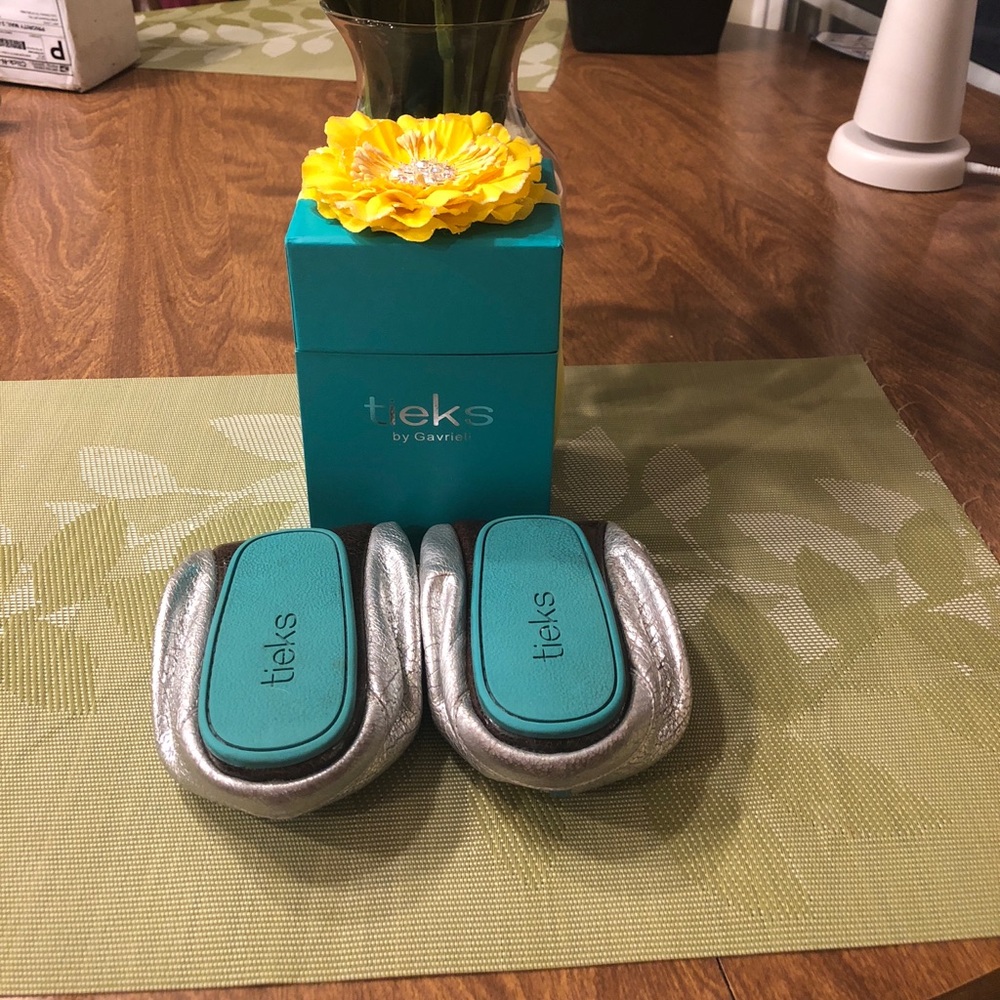 Gently used Silver Screen Tieks Size 8